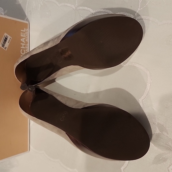 Michael Kors Suede Plataforms - Picture 5 of 7